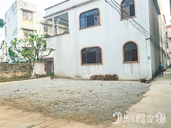 東甲村曾經(jīng)臟亂差的衛(wèi)生死角，如今變成了干凈整潔的空間。