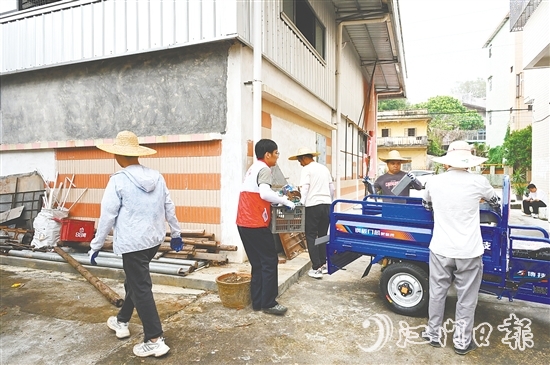 三合鎮(zhèn)開展人居環(huán)境整治行動(dòng)。