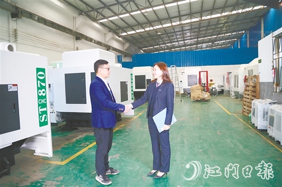 江門農(nóng)商銀行持續(xù)加大信貸支持力度，助力企業(yè)發(fā)展壯大。
