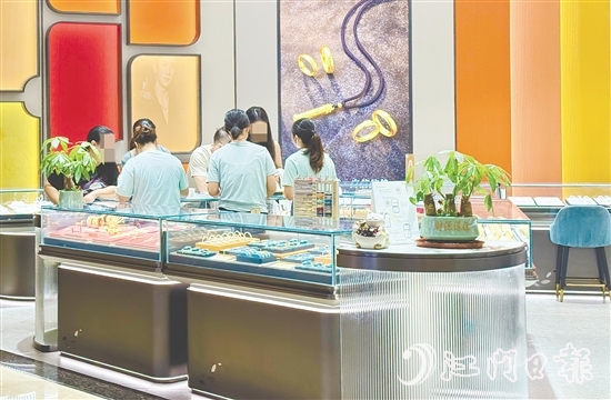 受金價(jià)上漲影響，國(guó)內(nèi)金飾克價(jià)繼續(xù)上調(diào)。