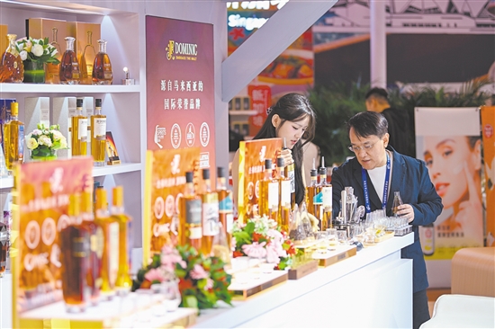 第二十二屆中國國際農(nóng)產(chǎn)品交易會吸引3000余家展商參展，參展產(chǎn)品約2.5萬種。