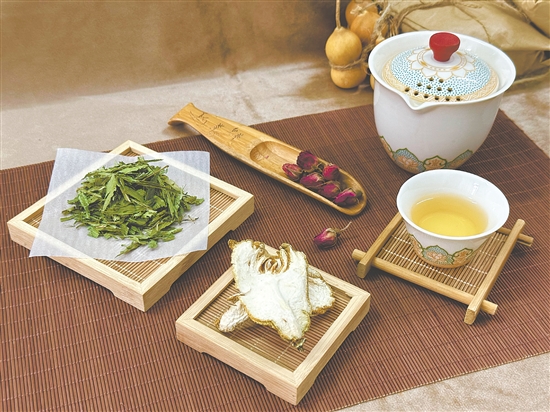 江門市五邑中醫(yī)院推出了多款養(yǎng)生茶飲。