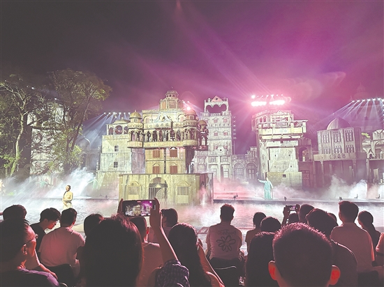 《火秀》以碉樓故事為內(nèi)核，展示世界文化遺產(chǎn)的魅力。