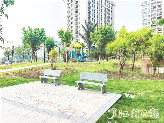 如今的南湖灣小區(qū)環(huán)境干凈整潔，蚊蟲明顯減少。