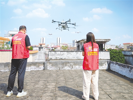 僑都星火無人機分隊開展空中立體巡查和消殺。