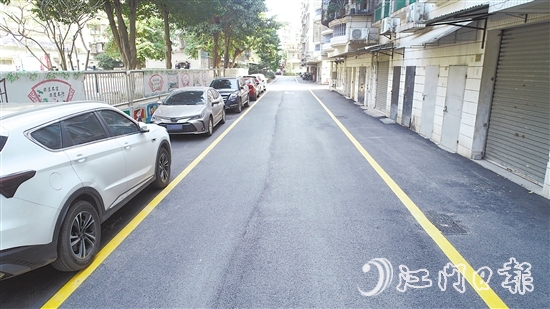 經(jīng)過集中清理的環(huán)市街道麗苑社區(qū)道路變得清爽整潔。