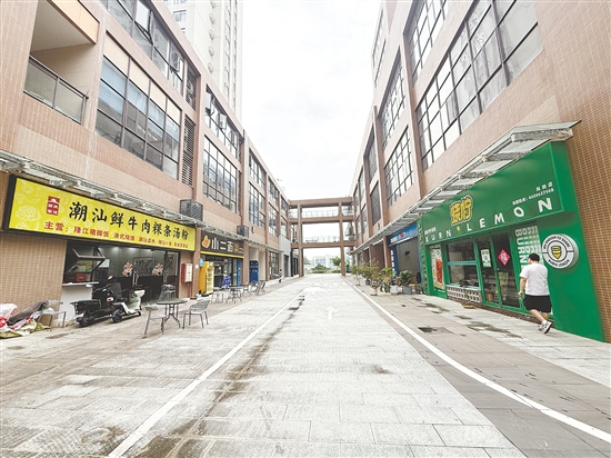 江門科創(chuàng)公園商業(yè)內(nèi)街引進多元業(yè)態(tài)，豐富園區(qū)消費場景。
