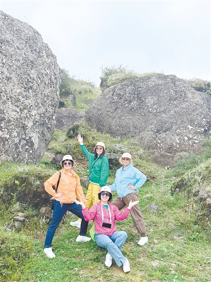 銀發(fā)族熱衷旅游。