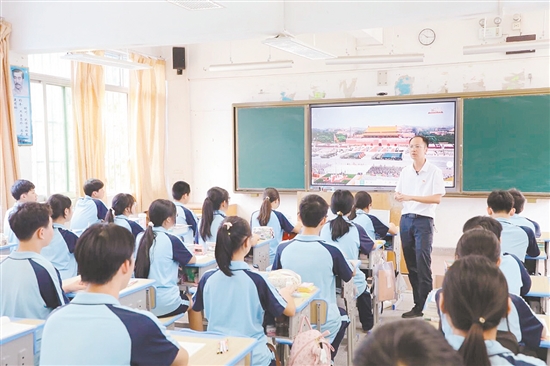 李思揚(yáng)已扎根鄉(xiāng)村教育十幾年。