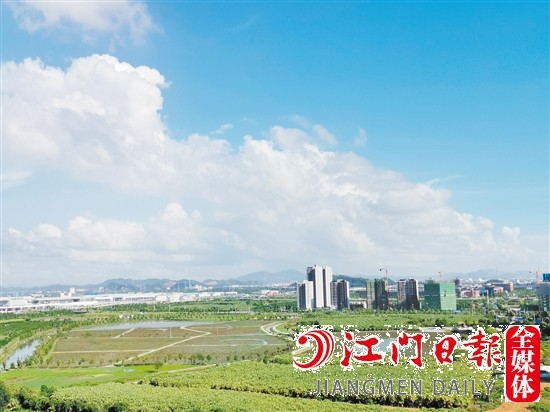 梅江農(nóng)業(yè)生態(tài)園顯現(xiàn)出新會樞紐新城“半城繁華半城綠”的發(fā)展格局。