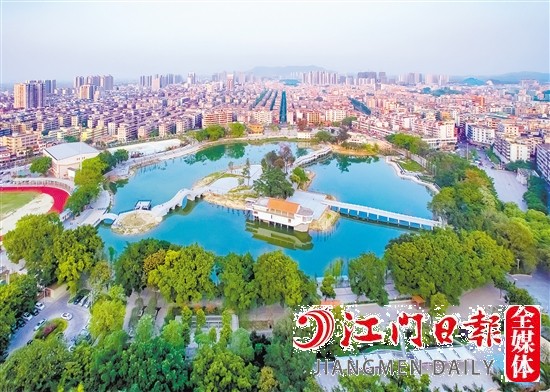 鶴山城市面貌提質(zhì)升級(jí)。圖為鶴山北湖公園。
