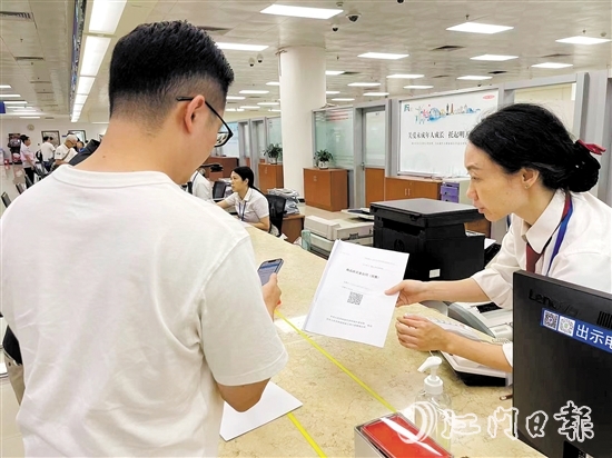 住宅專項(xiàng)維修資金可掃碼交存。