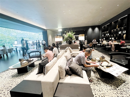 目前樓盤不少，消費(fèi)者可以貨比三家。