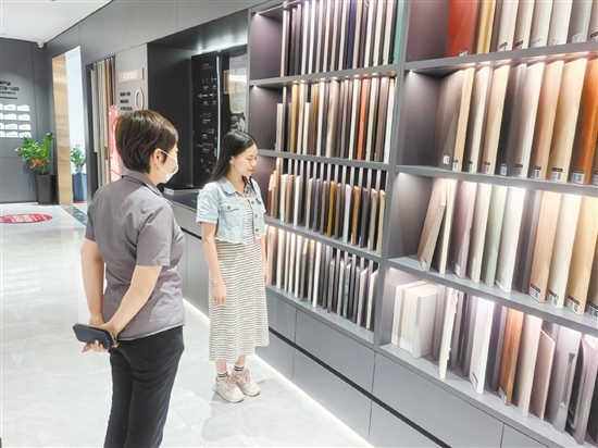 江門市家裝廚衛(wèi)“煥新”活動(dòng)開(kāi)展以來(lái)，吸引不少市民消費(fèi)。