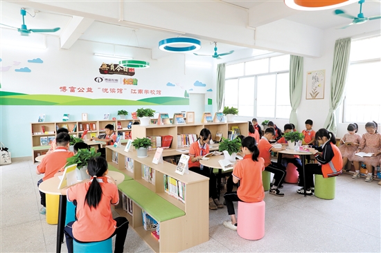 新落戶的博富公益“悅讀館”環(huán)境明亮舒適。