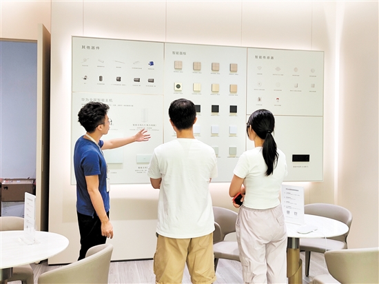 智能家居產(chǎn)品吸引消費者目光。