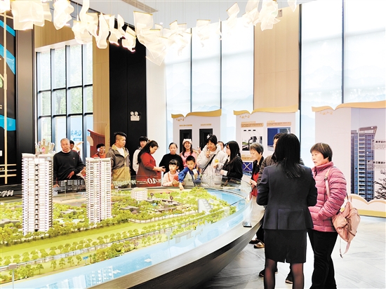 春節(jié)期間我市多個(gè)樓盤人氣很旺。