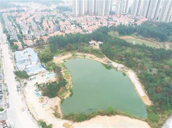 位于蓬江區(qū)豬乸環(huán)地段灝昌園小區(qū)東側(cè)、翡翠觀瀾小區(qū)西北側(cè)地塊已于4月9日成功出讓。