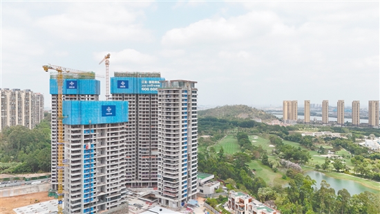 江發(fā)·翡翠觀瀾項(xiàng)目工地。