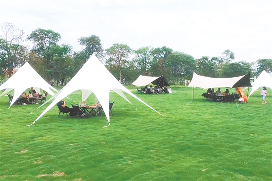 江發(fā)地產(chǎn)項(xiàng)目“五一”假期積極開展活動(dòng)吸引客戶。