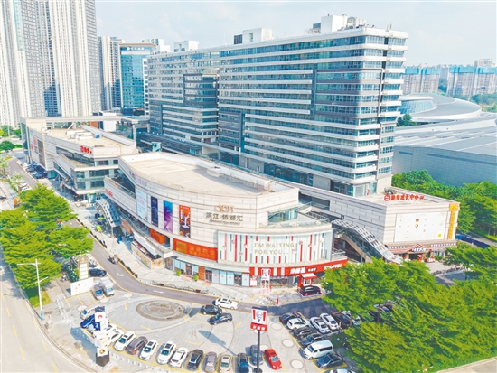 濱江·僑都匯的建設(shè)與運(yùn)營(yíng)填補(bǔ)了濱江新區(qū)缺乏大型商業(yè)配套的空白。