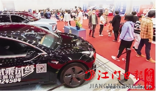 新能源汽車漲價(jià)，讓不少消費(fèi)者觀望。