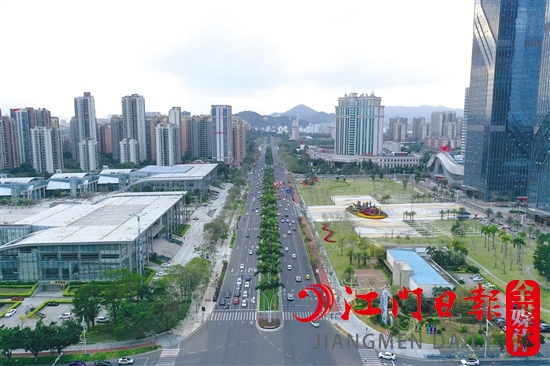 汽車駛?cè)肭f(wàn)家。司徒俊杰
