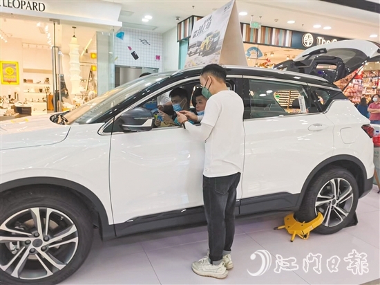把汽車“開進”商場，可以加大隨機性購買比例。