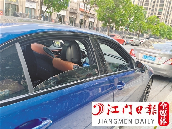 開車過程中及時開窗通風(fēng)，可將車內(nèi)的有害氣體排出，讓車內(nèi)的空氣更清新。