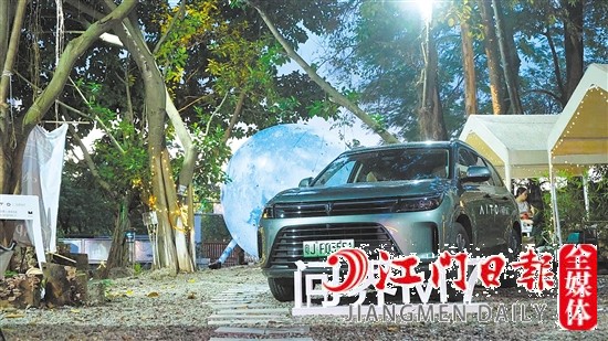 問(wèn)界M7外觀時(shí)尚大氣。