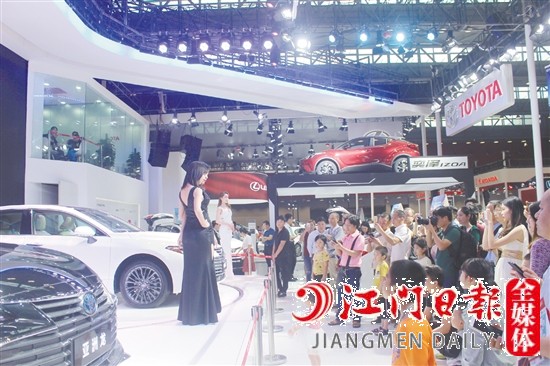 一眾高大上的汽車(chē)展具將亮相中秋車(chē)展。圖為往屆車(chē)展現(xiàn)場(chǎng)。