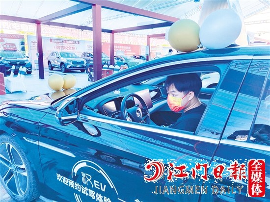 高端新能源汽車越來越受到消費(fèi)者關(guān)注。