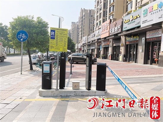 停車時(shí)選擇收費(fèi)停車場會(huì)更有保障。