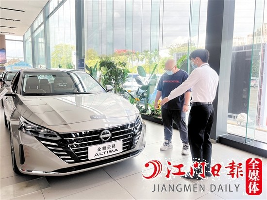 要盡早提到新車，享受乘用車消費(fèi)補(bǔ)貼，建議消費(fèi)者購車時盡量選擇現(xiàn)車。