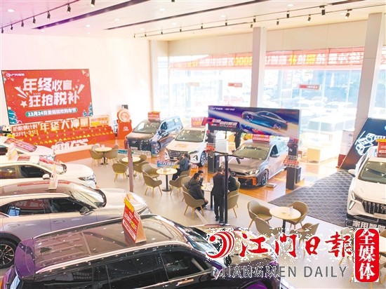 造車新勢力的中心店不但外形與傳統(tǒng)的4S店類似，功能也比較類似。