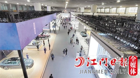 廣州車(chē)展吸引眾多汽車(chē)品牌亮相。
