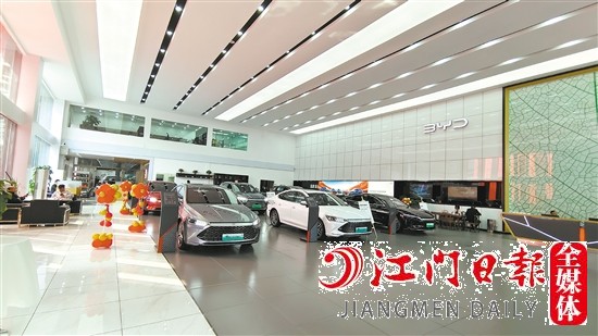 重裝后的展廳寬敞明亮，設施設備更完善。