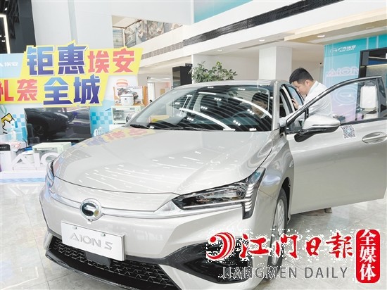 購(gòu)買(mǎi)新能源汽車(chē)的消費(fèi)者越來(lái)越多。