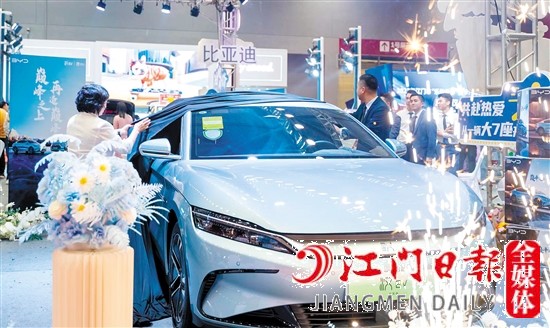 現(xiàn)場亮相的新能源汽車多。