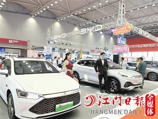 ←“五一”車展期間，各大主流新能源汽車品牌將亮相。圖為往屆“五一”車展現場。