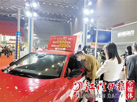 本屆“五一”車展期間，許多汽車經(jīng)銷商將推出購(gòu)車優(yōu)惠。