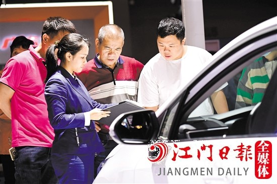 消費(fèi)者在為新車購(gòu)買保險(xiǎn)的時(shí)候，可多方對(duì)比。