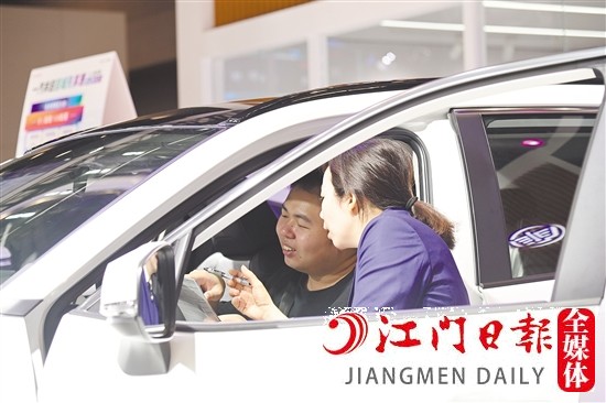 消費(fèi)者看車(chē)、買(mǎi)車(chē)的時(shí)候，繳納定金要謹(jǐn)慎。