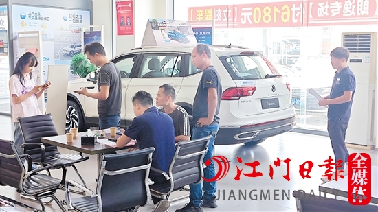 為盡早清理庫存，不少汽車經(jīng)銷商加大優(yōu)惠力度。