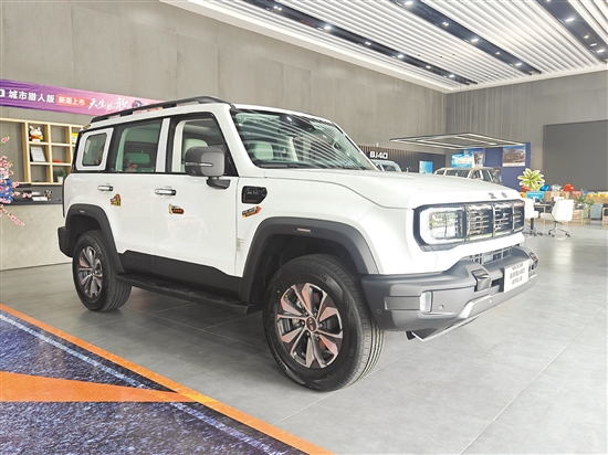 全新BJ40定位世家級潮野SUV，風(fēng)格獨(dú)特。