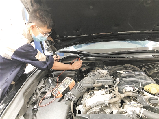 定期檢查車輛的線路是否老化、破裂，避免車輛自燃。