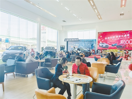 車商積極沖量吸引了許多消費(fèi)者的目光。