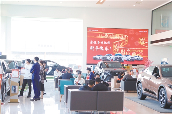 今年1月，買車過年大軍讓4S店熱鬧起來。