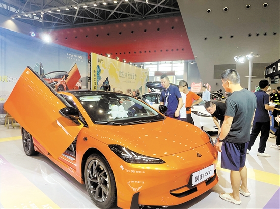 每一屆車展都能吸引數(shù)十家經(jīng)銷商參展，方便消費(fèi)者貨比三家一站式買車。