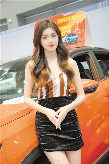 香車美女吸引人目光。